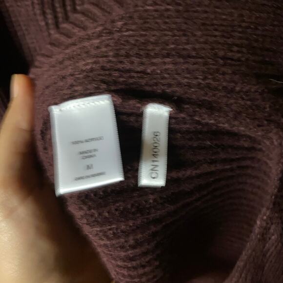 NWT Soho Jeans New York & Company Burgundy Cold Shoulder Sweater Size Medium - Picture 6 of 7
